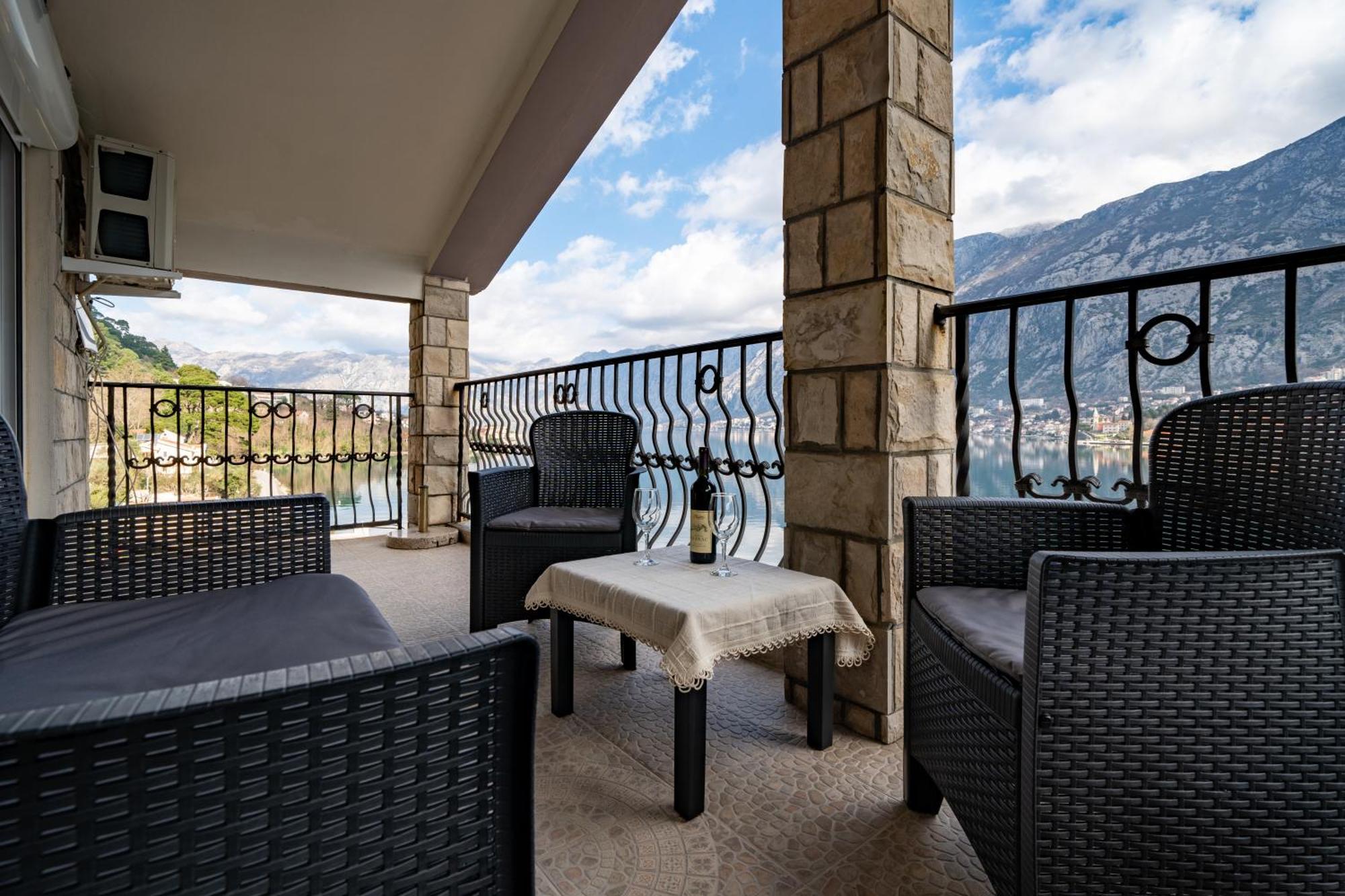 Apartments Vukovic Котор Екстер'єр фото