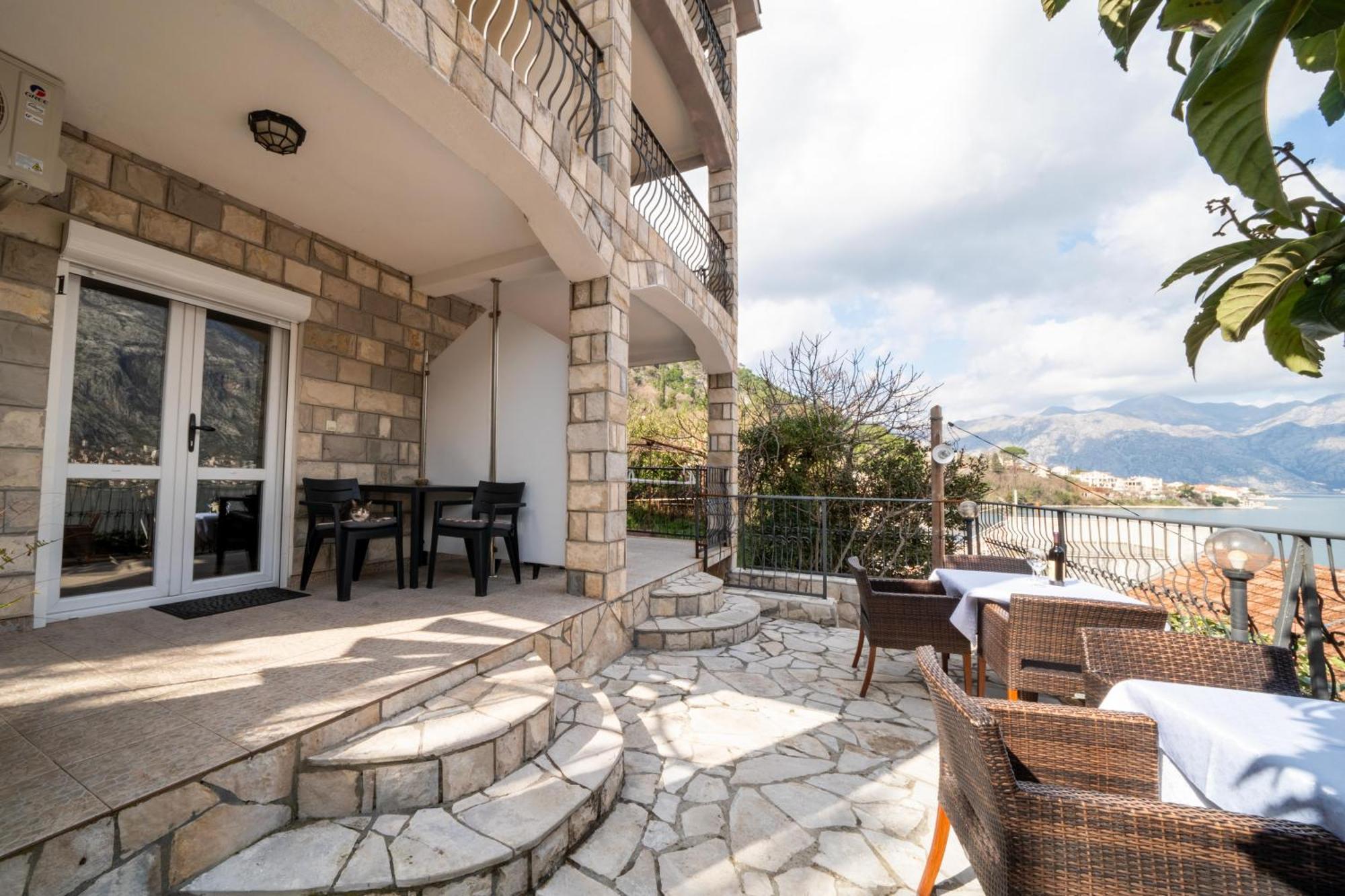 Apartments Vukovic Котор Екстер'єр фото